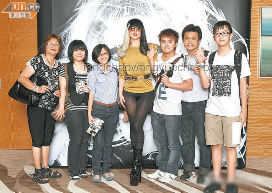 Lady Gaga新加坡演唱會:音樂與科技的跨界狂歡,創(chuàng)新演繹未來舞臺???, 跨界融合, 科技賦能, 沉浸式體驗, 創(chuàng)意互動 Lady Gaga新加坡演唱會:音樂與科技的跨界狂歡,創(chuàng)新演繹未來舞臺???, 跨界融合, 科技賦能, 沉浸式體驗, 創(chuàng)意互動