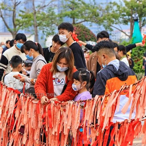 “黑蛋奇緣”:奇幻元素融合下的新文創(chuàng)趨勢(shì)預(yù)測(cè) “黑蛋奇緣”:奇幻元素融合下的新文創(chuàng)趨勢(shì)預(yù)測(cè)