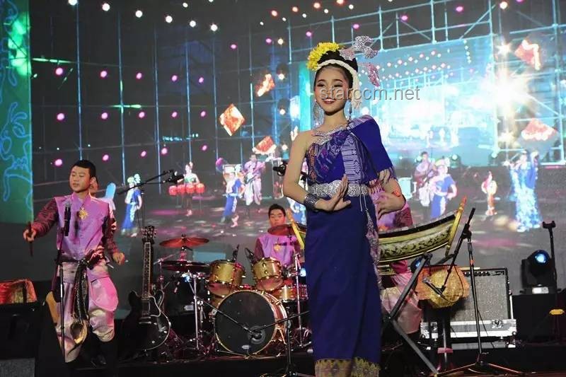 **喻言鐘辰樂(lè)合唱:跨界融合,音樂(lè)創(chuàng)新的淪陷之美?** **喻言鐘辰樂(lè)合唱:跨界融合,音樂(lè)創(chuàng)新的淪陷之美?**