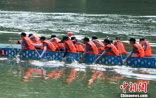龍舟賽上“劃得最快”的救援隊(duì):濟(jì)南大明湖龍舟賽翻船事件深度分析 龍舟賽上“劃得最快”的救援隊(duì):濟(jì)南大明湖龍舟賽翻船事件深度分析