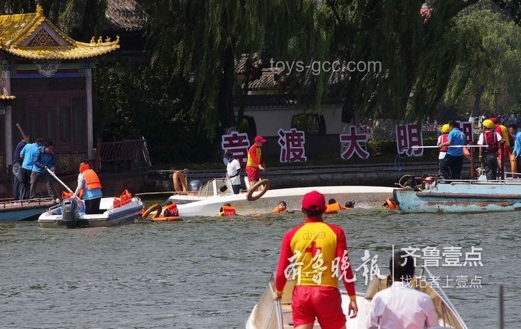 龍舟賽上“劃得最快”的救援隊(duì):濟(jì)南大明湖龍舟賽翻船事件深度分析 龍舟賽上“劃得最快”的救援隊(duì):濟(jì)南大明湖龍舟賽翻船事件深度分析