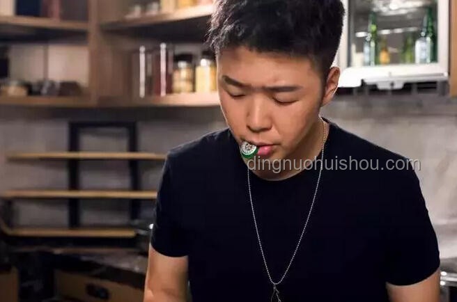 **演員賈冰減肥成功瘦到脫相:從臃腫大叔到型男的蛻變之旅** **演員賈冰減肥成功瘦到脫相:從臃腫大叔到型男的蛻變之旅**