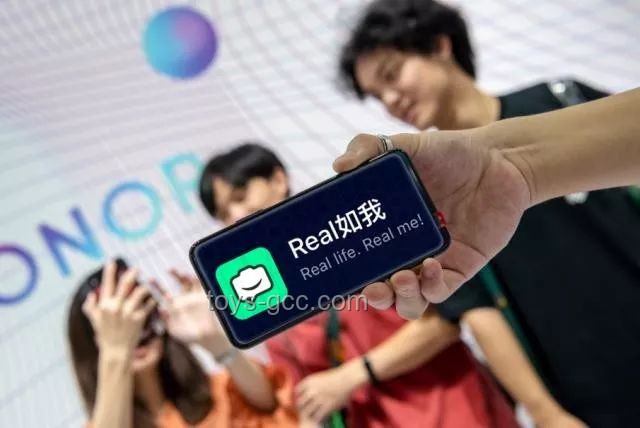 《小楊有約16》背后的直播電商新趨勢:小精靈real的啟示 《小楊有約16》背后的直播電商新趨勢:小精靈real的啟示