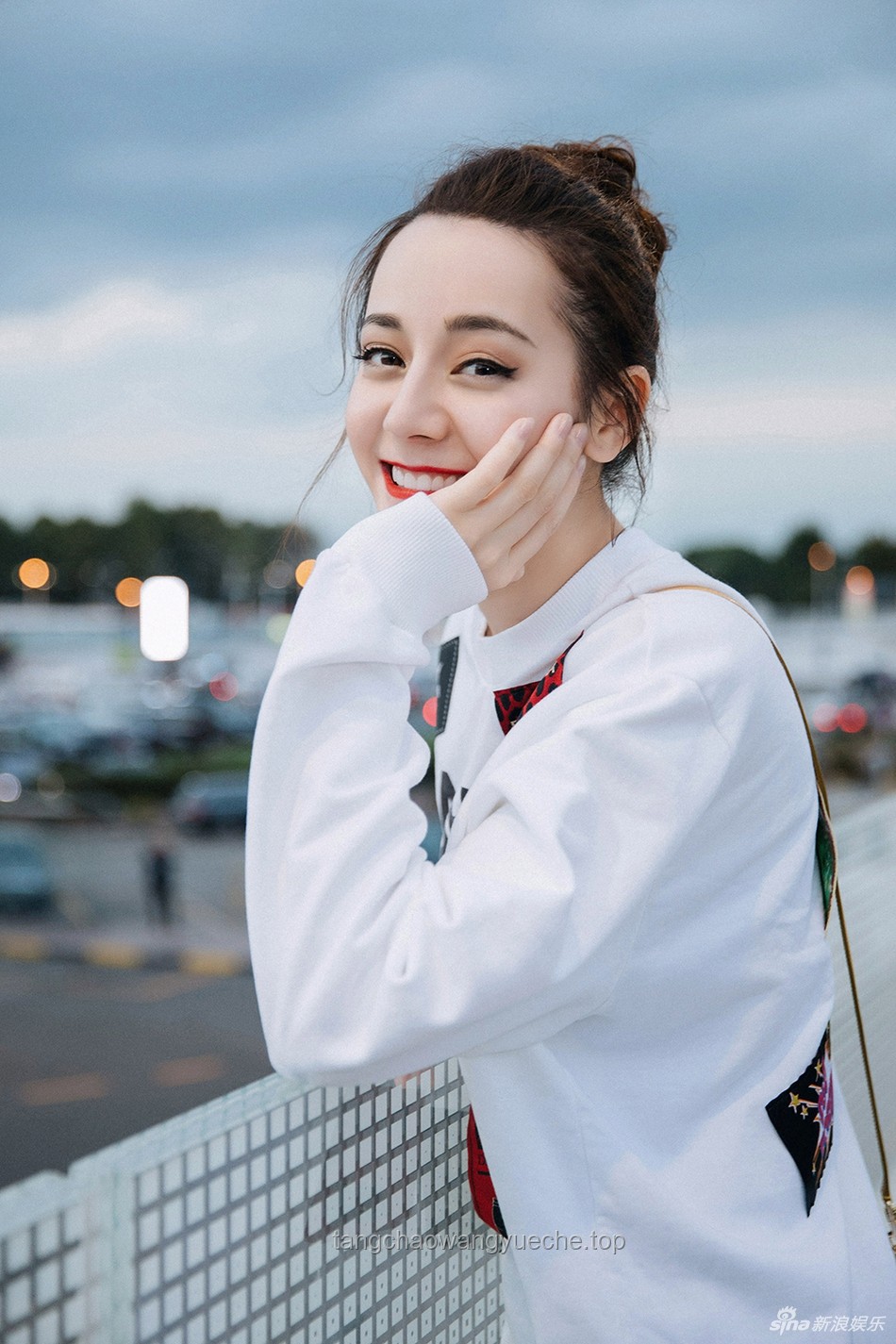 迪麗熱巴復(fù)古戀夏風(fēng)時尚案例研究