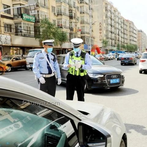 網(wǎng)紅違停跳警車(chē)：創(chuàng)新視野下的社會(huì)規(guī)則重塑