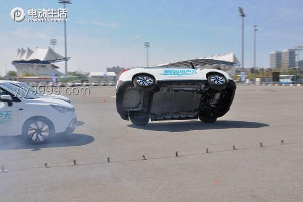 ??越過停車線的“小冒險”:電動車駕駛?cè)说奈⒚钚膽B(tài)解析 ??越過停車線的“小冒險”:電動車駕駛?cè)说奈⒚钚膽B(tài)解析