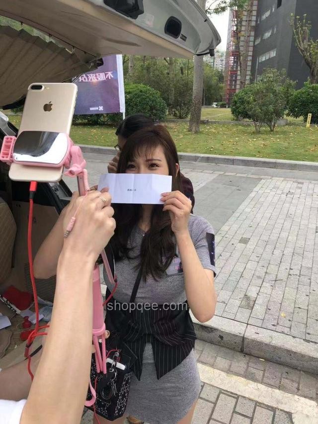 金晨發(fā)夾萌態(tài)引領駕駛新風潮