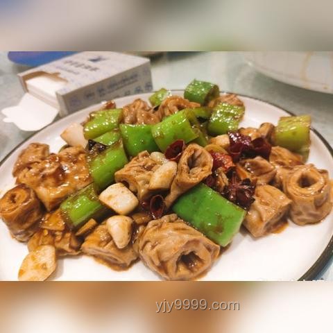 游客飯店門口停車被打，當地回應及解決方案