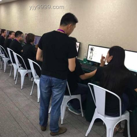 直擊高考首日：緊張與希望交織的戰(zhàn)場(chǎng)???