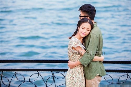 娶自己的發(fā)小VS娶其他伴侶:情感與生活的深度對比 娶自己的發(fā)小VS娶其他伴侶:情感與生活的深度對比