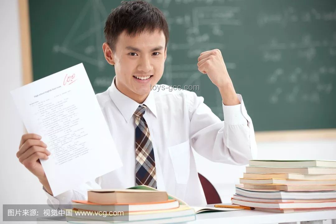 家長(zhǎng)們考場(chǎng)外花樣整活，如何有效引導(dǎo)與規(guī)范