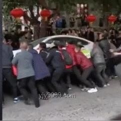 違停車堵住消防車被掀翻:解決方案與預(yù)防策略 違停車堵住消防車被掀翻:解決方案與預(yù)防策略