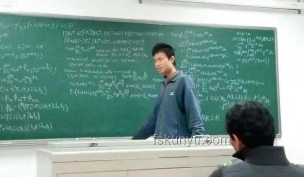 韋東奕婉拒采訪背后:輿論影響與學(xué)術(shù)寧?kù)o 韋東奕婉拒采訪背后:輿論影響與學(xué)術(shù)寧?kù)o