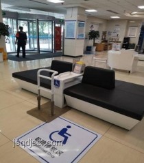 58歲柜員用放大鏡辦業(yè)務(wù)遭嫌棄?銀行服務(wù)優(yōu)化指南 58歲柜員用放大鏡辦業(yè)務(wù)遭嫌棄?銀行服務(wù)優(yōu)化指南