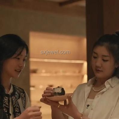 泡泡瑪特創(chuàng)始人理念VS傳統(tǒng)價值觀:無用與永恒的深度剖析 泡泡瑪特創(chuàng)始人理念VS傳統(tǒng)價值觀:無用與永恒的深度剖析