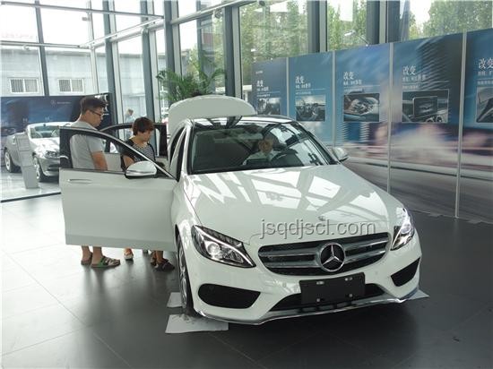 奔馳車高速失控背后:前車主遠(yuǎn)程劫車的深度分析 奔馳車高速失控背后:前車主遠(yuǎn)程劫車的深度分析