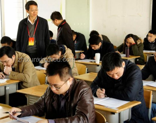 年輕人鄉(xiāng)鎮(zhèn)公務(wù)員之路:比港大碩士更香的選擇? 年輕人鄉(xiāng)鎮(zhèn)公務(wù)員之路:比港大碩士更香的選擇?