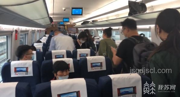 列車工作人員吸煙事件對比分析：職業(yè)操守與公眾期望