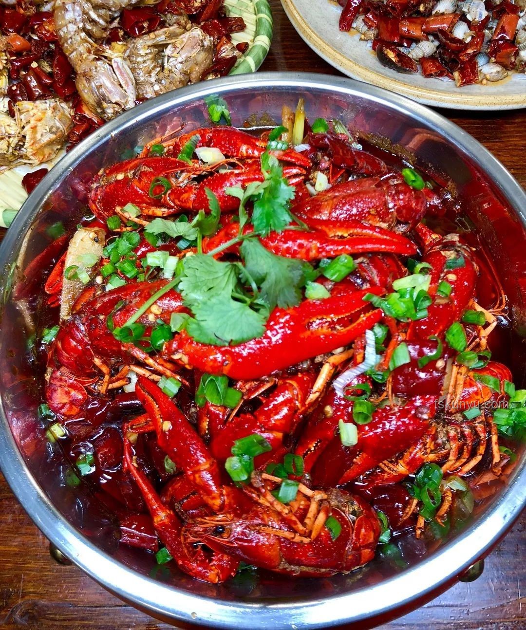 龍蝦咬扇子:小龍蝦產(chǎn)業(yè)轉(zhuǎn)型與消費(fèi)升級洞察 龍蝦咬扇子:小龍蝦產(chǎn)業(yè)轉(zhuǎn)型與消費(fèi)升級洞察