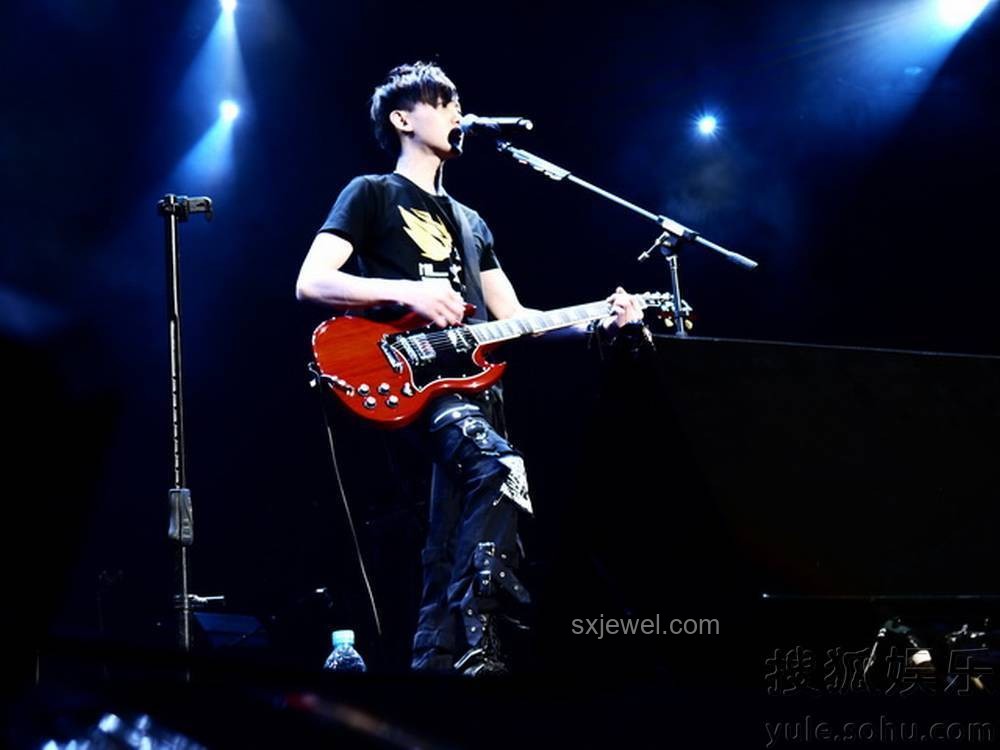 陳楚生音樂轉(zhuǎn)型:電吉他演奏的突破之旅 陳楚生音樂轉(zhuǎn)型:電吉他演奏的突破之旅