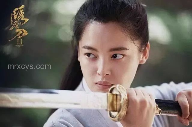 王鶴棣與李沁在《咸魚飛升》中的對比：摸臉路透引熱議