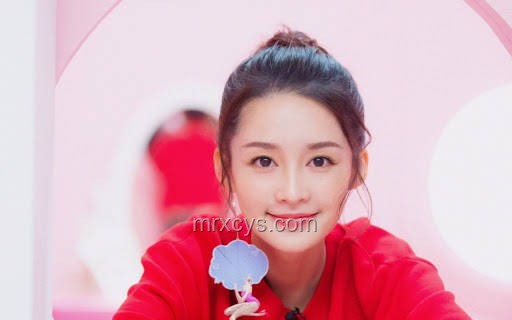 王鶴棣與李沁在《咸魚飛升》中的對比：摸臉路透引熱議