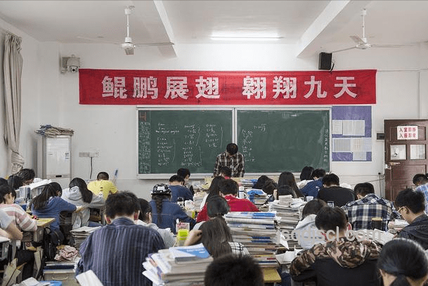 北大退學(xué)復(fù)讀清華現(xiàn)象透視:教育選擇與個性追求 北大退學(xué)復(fù)讀清華現(xiàn)象透視:教育選擇與個性追求