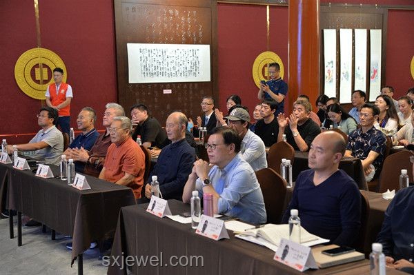 63歲中國(guó)農(nóng)大校長(zhǎng)全程站立撥穗14小時(shí):教育真諦的深度詮釋 63歲中國(guó)農(nóng)大校長(zhǎng)全程站立撥穗14小時(shí):教育真諦的深度詮釋