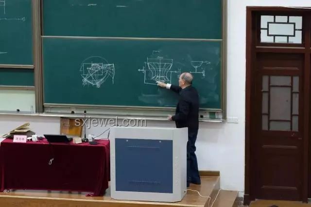 63歲中國(guó)農(nóng)大校長(zhǎng)全程站立撥穗14小時(shí):教育真諦的深度詮釋 63歲中國(guó)農(nóng)大校長(zhǎng)全程站立撥穗14小時(shí):教育真諦的深度詮釋