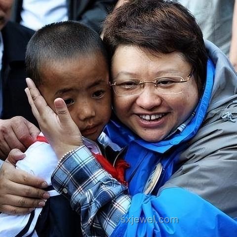 韓紅怒指:音樂現(xiàn)場的真諦,在提示音之外的創(chuàng)新演繹 韓紅怒指:音樂現(xiàn)場的真諦,在提示音之外的創(chuàng)新演繹