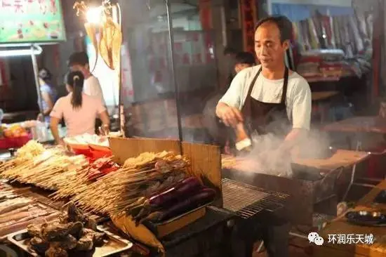 《蟑螂滿屋，粥批難尋》原創(chuàng)曲與現(xiàn)實(shí)問題的對比分析——生活體驗(yàn)與音樂創(chuàng)作的碰撞