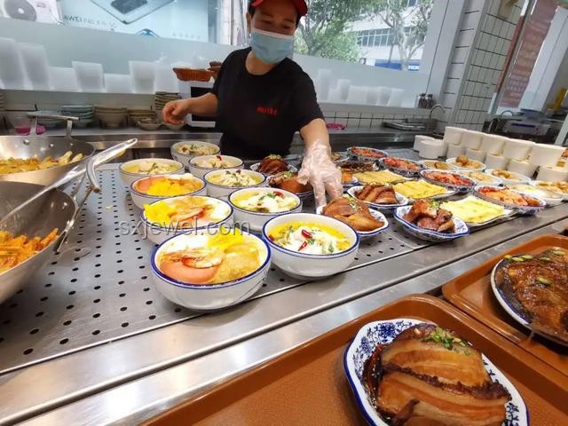 特廚體驗解析：清華與北大食堂美食對決，誰更勝一籌？