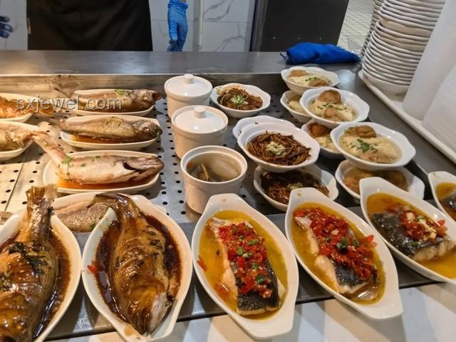 特廚體驗解析：清華與北大食堂美食對決，誰更勝一籌？