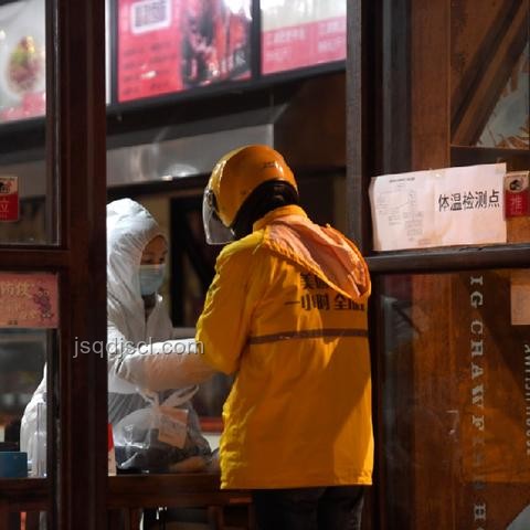 外賣小哥國際范:跨文化服務(wù)的創(chuàng)新征途 外賣小哥國際范:跨文化服務(wù)的創(chuàng)新征途