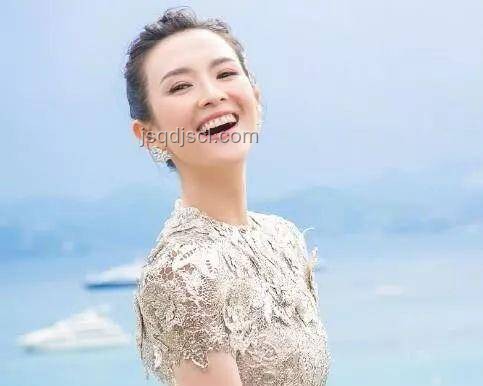 章子怡新短發(fā)寫(xiě)真案例研究:形象重塑與市場(chǎng)反響 章子怡新短發(fā)寫(xiě)真案例研究:形象重塑與市場(chǎng)反響