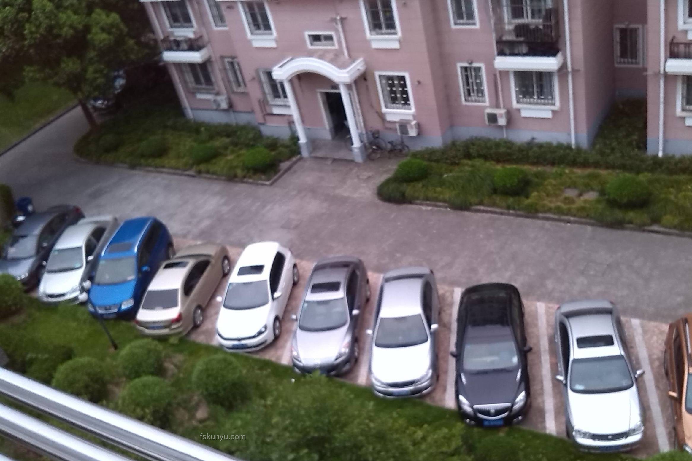 小區(qū)車位購(gòu)買與租賃決策分析：10萬(wàn)車位VS每月300元租金