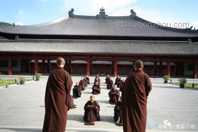 五臺山和尚扔米行為與傳統(tǒng)施舍方式的對比分析 五臺山和尚扔米行為與傳統(tǒng)施舍方式的對比分析
