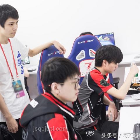 MSI八強(qiáng)誕生案例研究:電競(jìng)盛宴的高光時(shí)刻與挑戰(zhàn) MSI八強(qiáng)誕生案例研究:電競(jìng)盛宴的高光時(shí)刻與挑戰(zhàn)