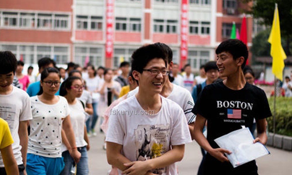 高考后的暑假是否應(yīng)該去打工？