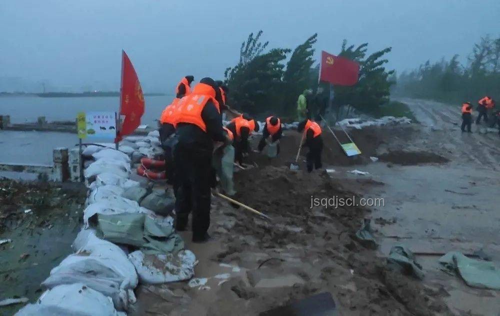 湖北咸豐特大暴雨中的消防緊急救援行動 湖北咸豐特大暴雨中的消防緊急救援行動