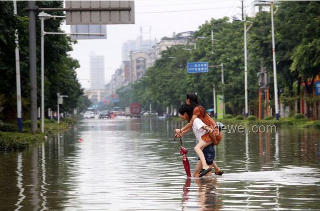 湖北咸豐暴雨癱瘓與海綿城市建設(shè)對(duì)比分析 湖北咸豐暴雨癱瘓與海綿城市建設(shè)對(duì)比分析