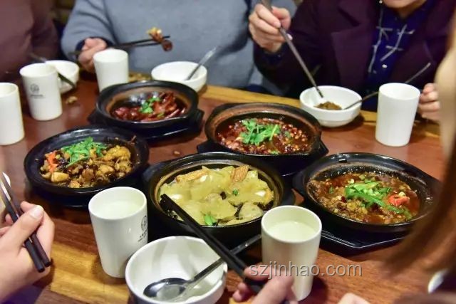 ??這飯一天賣一噸,好吃到原地暈碳的美味奇遇! ??這飯一天賣一噸,好吃到原地暈碳的美味奇遇!