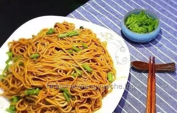 大學(xué)生就業(yè)指導(dǎo):蔥燒大排速變蔥油拌面,一菜兩吃超實(shí)用! 大學(xué)生就業(yè)指導(dǎo):蔥燒大排速變蔥油拌面,一菜兩吃超實(shí)用!
