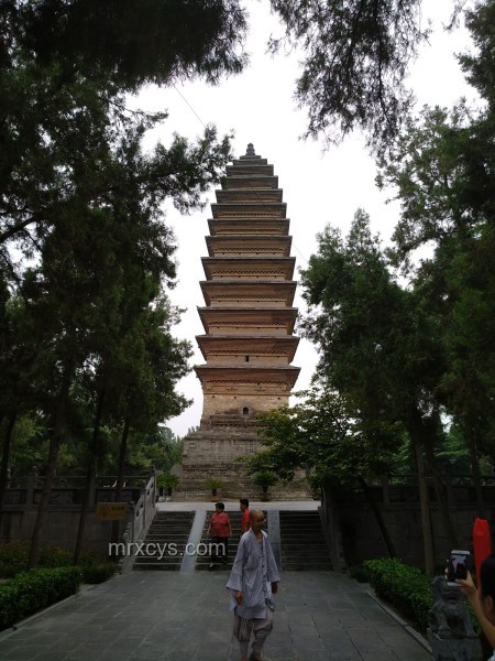 畢業(yè)旅行方式對(duì)比：用畢業(yè)旅行推開世界的門，傳統(tǒng)游與深度游