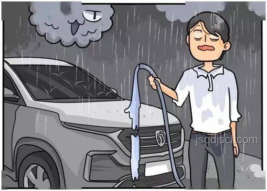 成都暴雨致春熙路發(fā)生短路？假，真相與謠言的深度剖析