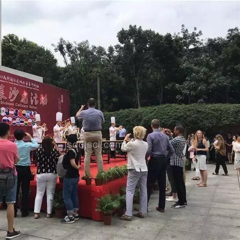 中考高分與職高烹飪:教育路徑對比分析 中考高分與職高烹飪:教育路徑對比分析