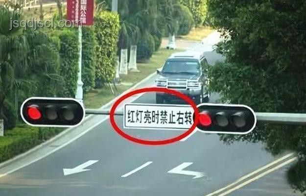 車輛“避曬式”等紅燈:交警提醒,此行為違法 車輛“避曬式”等紅燈:交警提醒,此行為違法