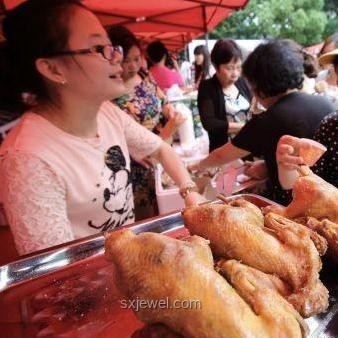 費(fèi)大廚招聘風(fēng)波：本科要求后續(xù)深度對(duì)比