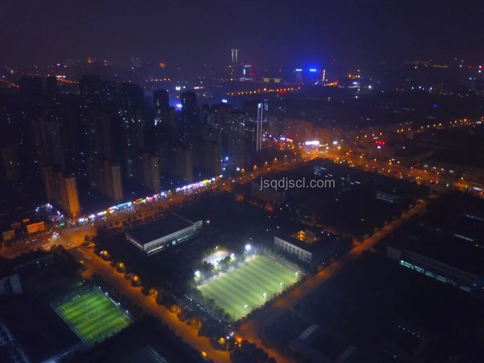 蘇超無(wú)錫2:0揚(yáng)州，足球賽場(chǎng)上的汗水與榮耀