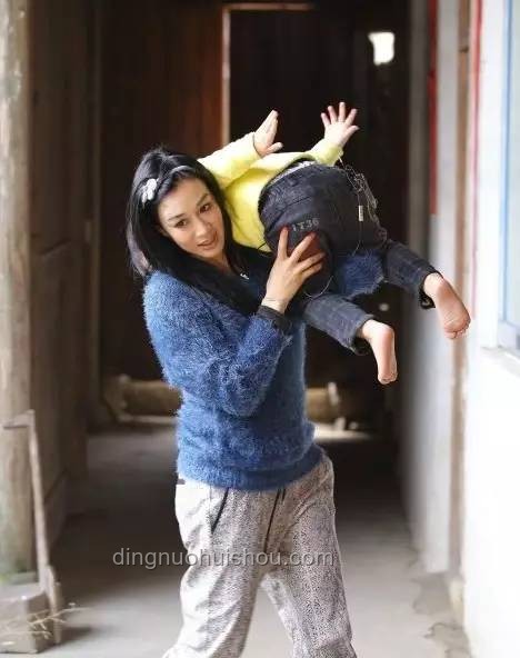 如何評(píng)價(jià)《是女兒是媽媽2》中李嘉格母女關(guān)系及改善建議 如何評(píng)價(jià)《是女兒是媽媽2》中李嘉格母女關(guān)系及改善建議